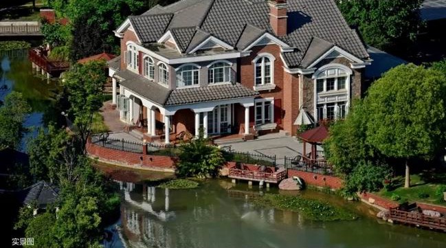 一湖潋天地，一墅悦人生